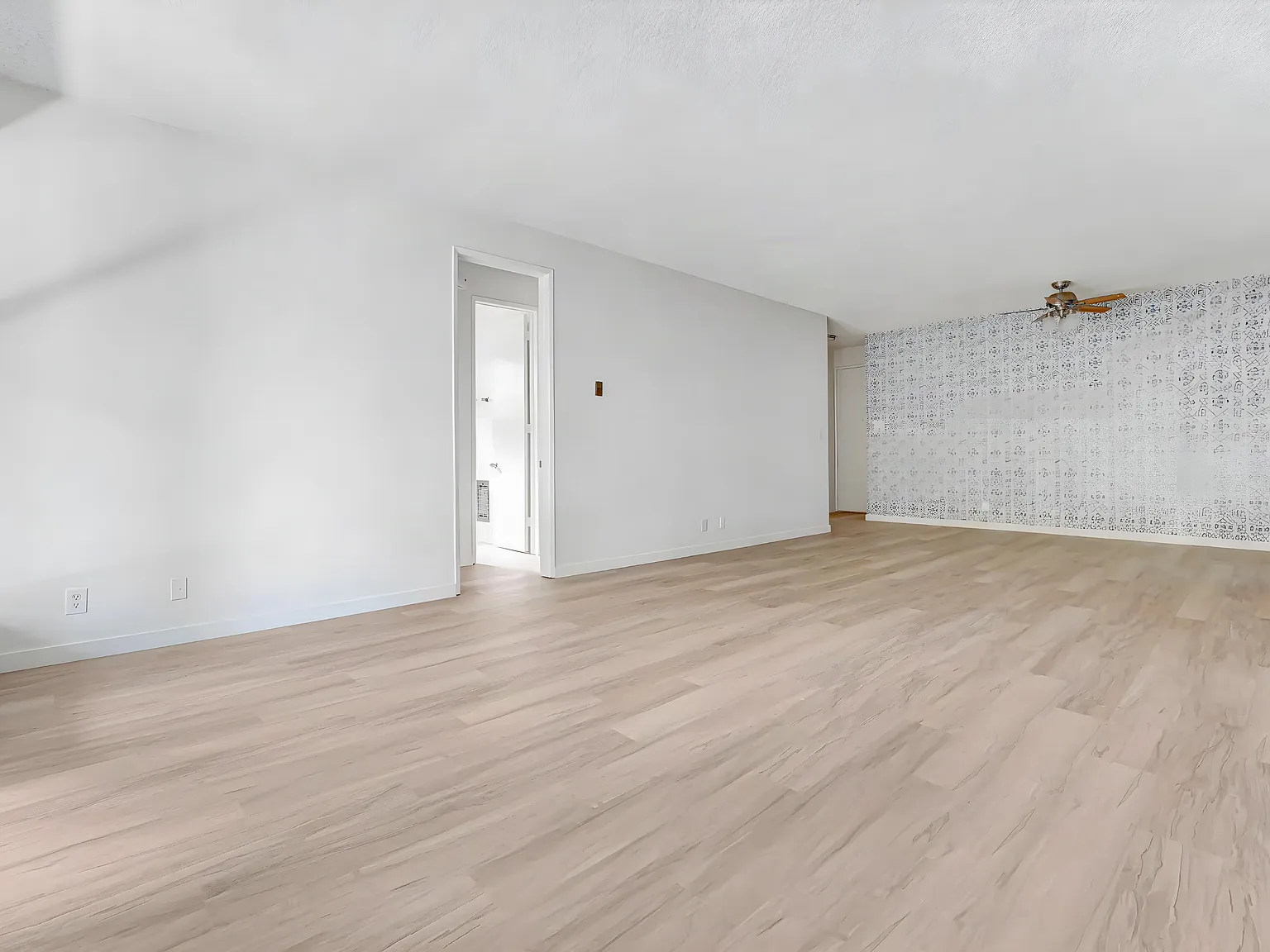 3 bed, 1356 sqft, $5,125 — Photo 2