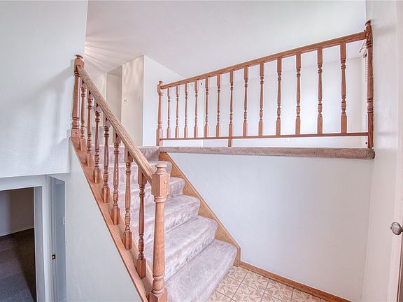 3rd image of 522 Stoneridge Dr