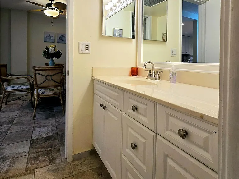 1161 Hillsboro Mile #506 — Photo 47
