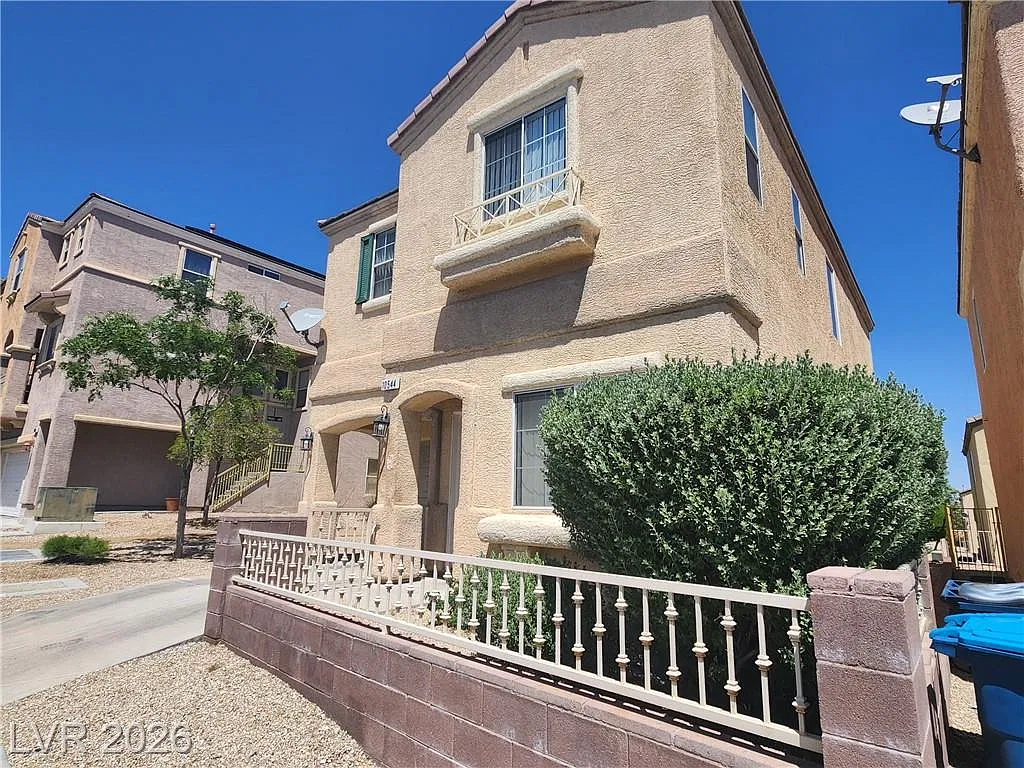 3 bed, 2.5 bath, 1612 sqft, $2,275 — Photo 3