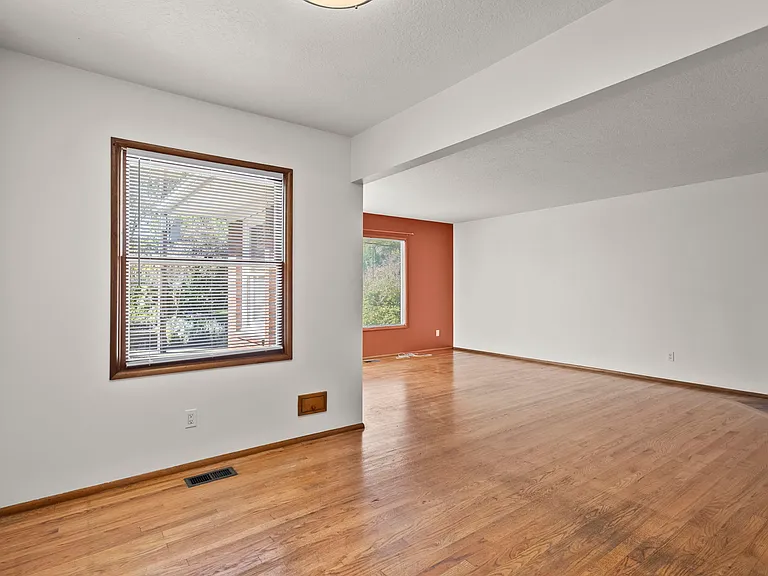 4815 SE Yamhill St — Photo 7