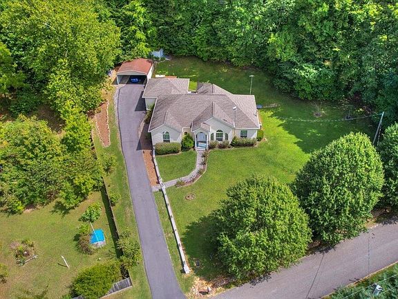 2nd image of 211 Big Bear Ln