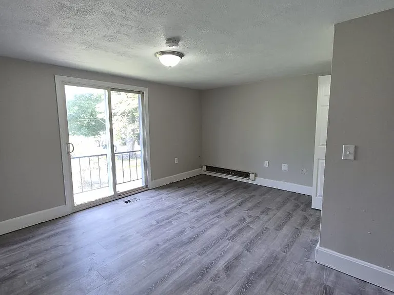 31 New London Ave #2 — Photo 1