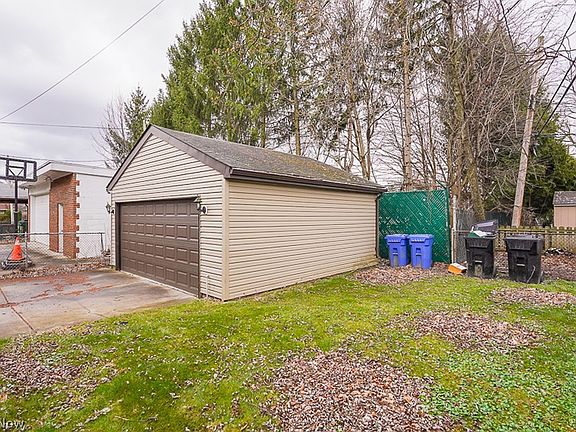 4th image of 14509 Caldwell Ave