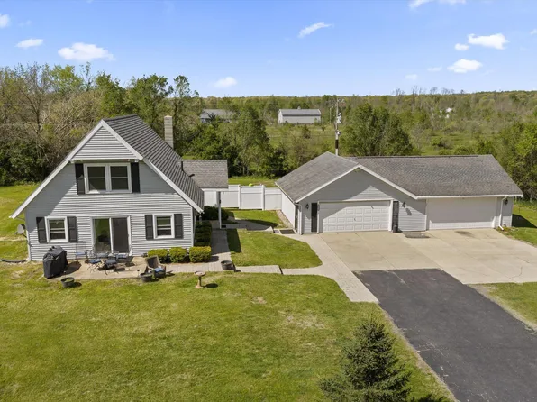 26016 Yankee St, Edwardsburg, MI 49112
