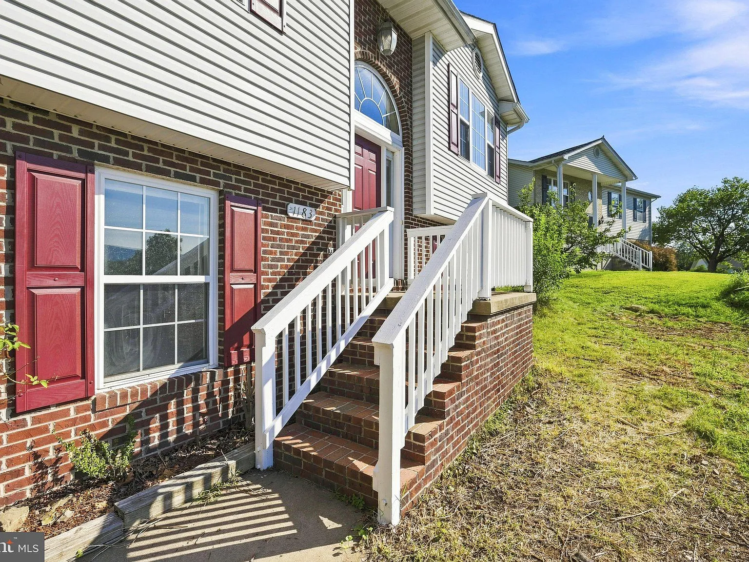 3 bed, 2.5 bath, 1924 sqft, $2,500 — Photo 3