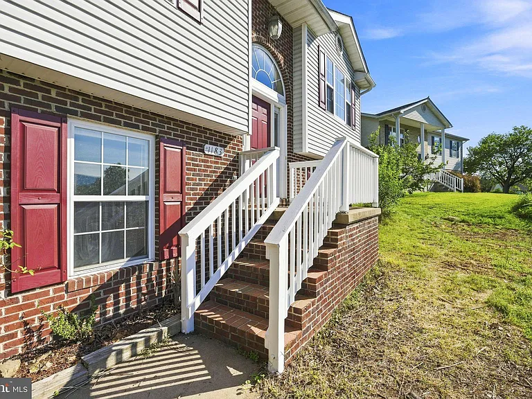 1183 River Bend Ct — Photo 3