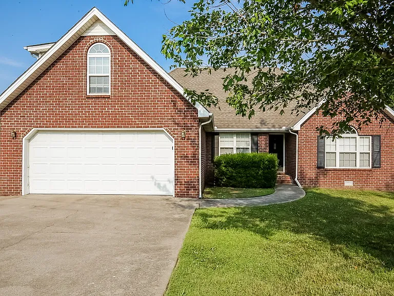 105 Harkness Ct — Photo 1