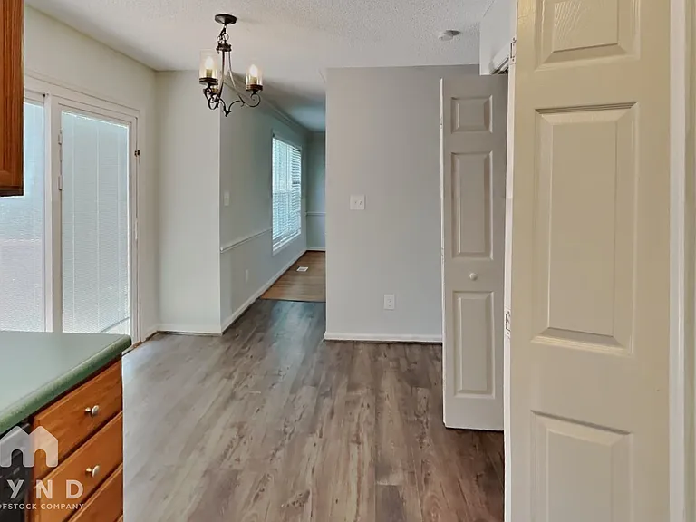 2024 Julian Ln — Photo 5