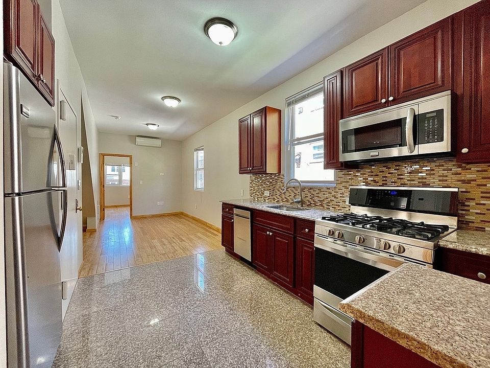 1st image of 2331 37th St APT 1L