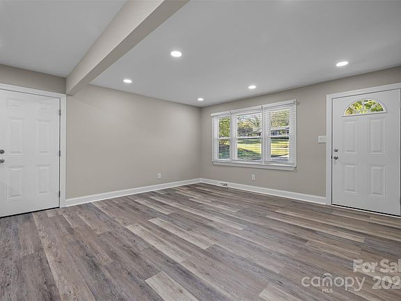 4th image of 5001 Westgate Dr #68