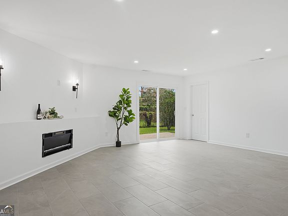 3rd image of 1504 Cathy St