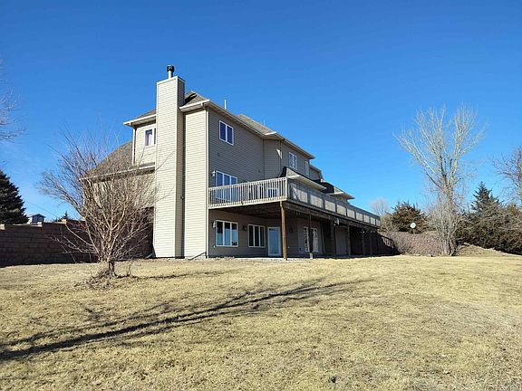 5th image of 11978 Quince Ave