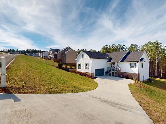 3rd image of 335 SE Banberry Dr