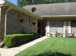 718 E Country Grove Cir, Pearland, TX 77584