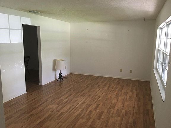 2nd image of 901 Crescent Pkwy