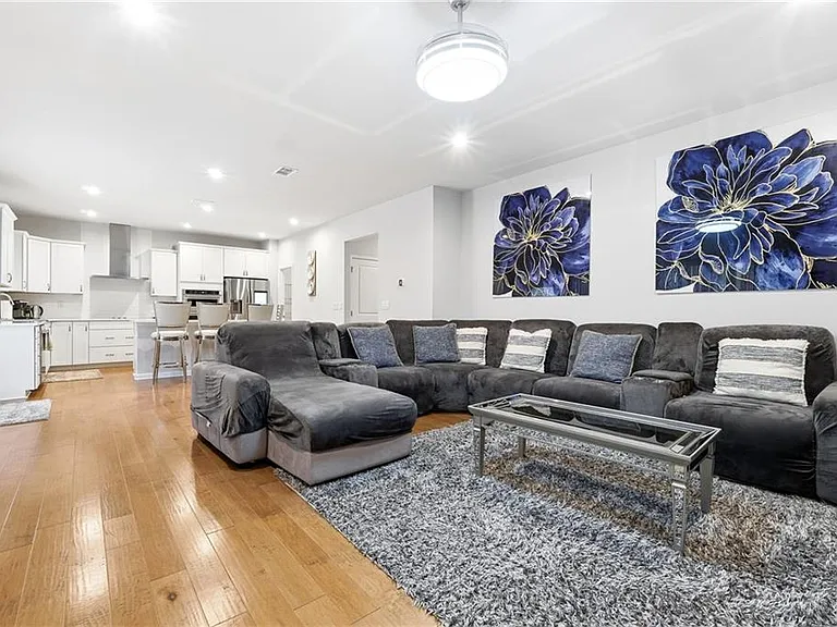 45 Woodford Dr — Photo 7