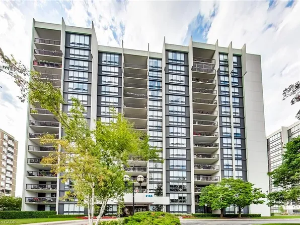 2185 Marine Dr #202, Oakville, ON L6L 5L6