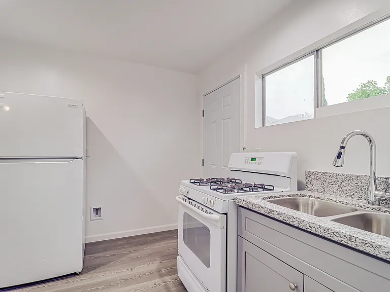 113 Bliss St #1/2 — Photo 12