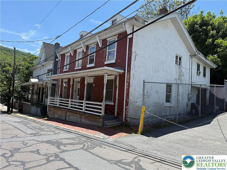 2nd image of 62 Hunter St