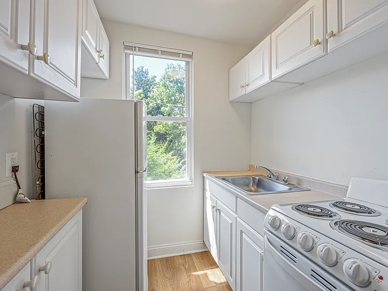 111 W 29th St #3R — Photo 7