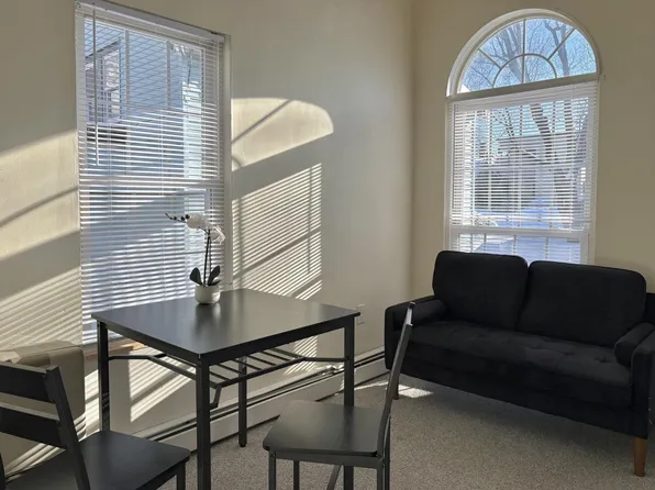 171 Oak St APT 1R, Lewiston, ME 04240
