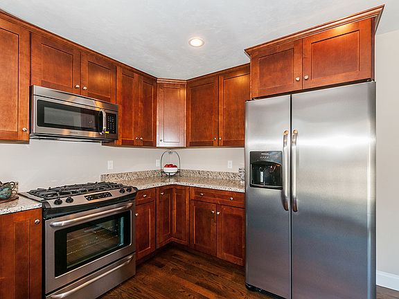 4th image of 101 Cherry St
