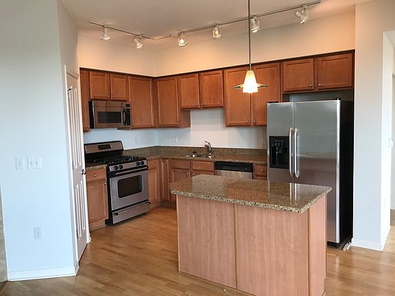 4th image of 500 Grant St E #606