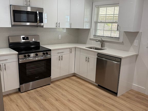 4th image of 12 Juniper Ln #B