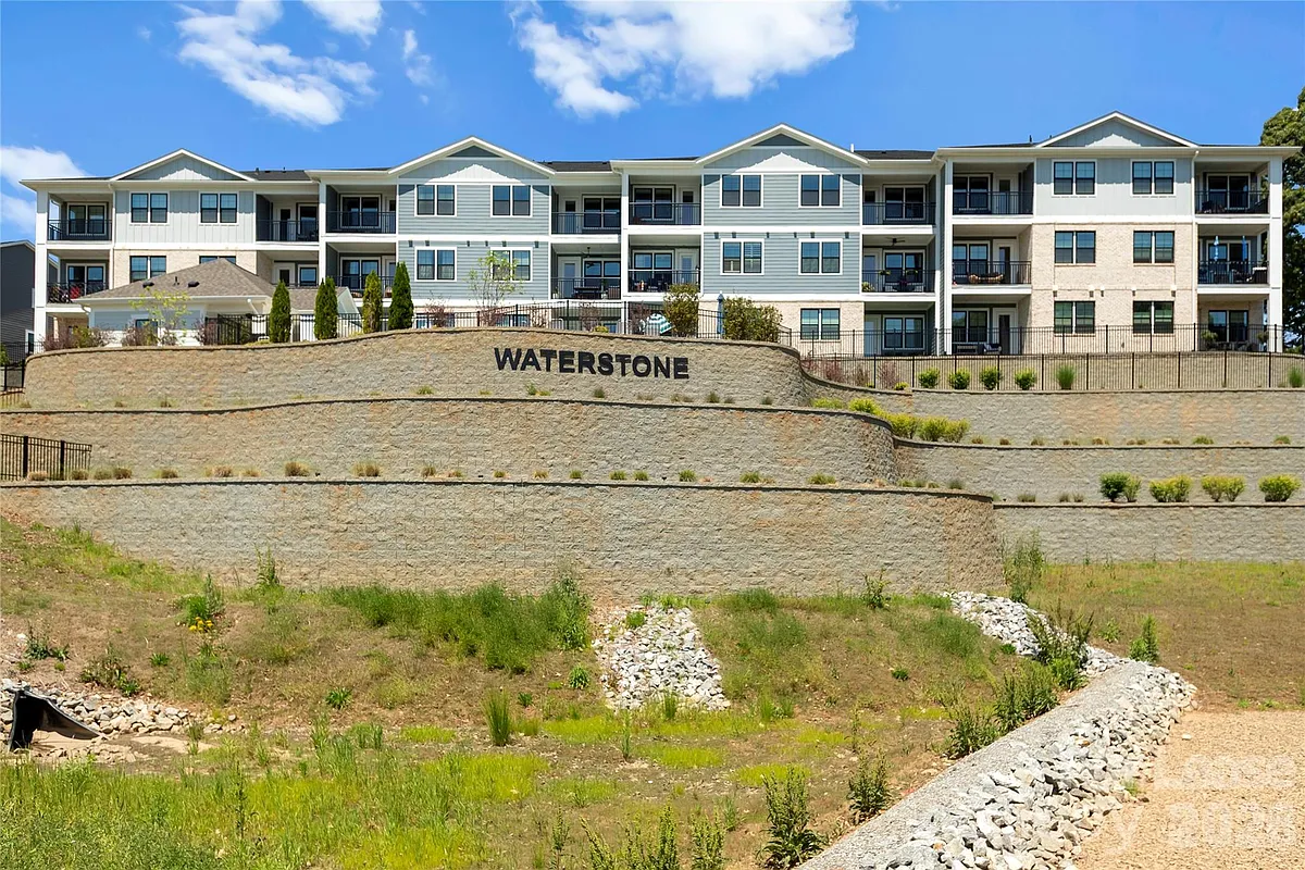 Building Photo - 7113 Brookview Ln