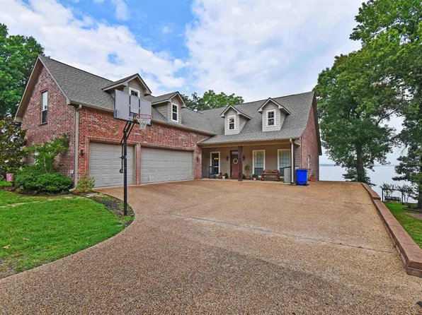 17810 Regal Row, Flint, TX 75762