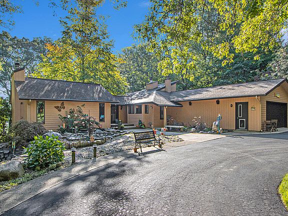 3rd image of 2845 5th St