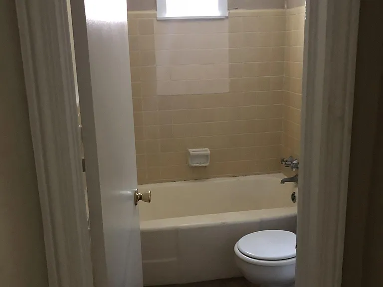 637 Henderson St #1 — Photo 3