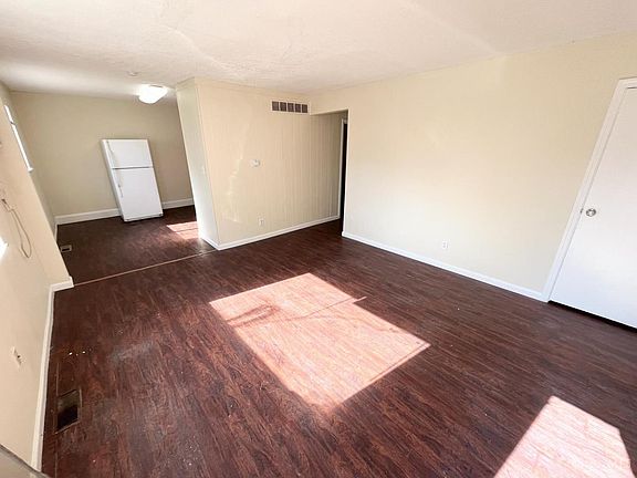 5th image of 1821 Mills Ave
