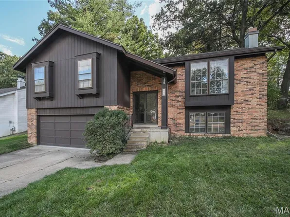 648 Running Creek Dr, Ballwin, MO 63021