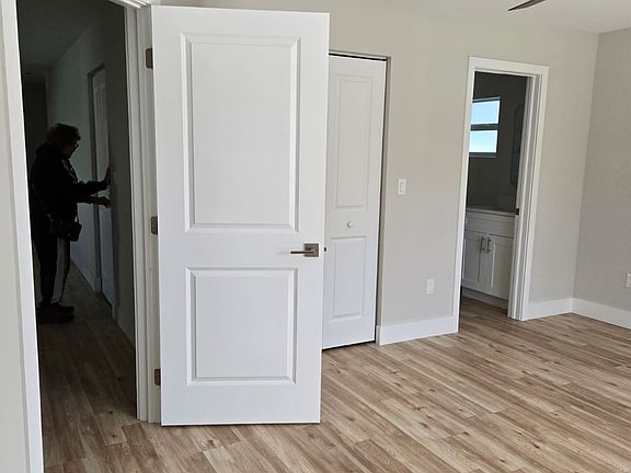 4th image of 945 32nd St