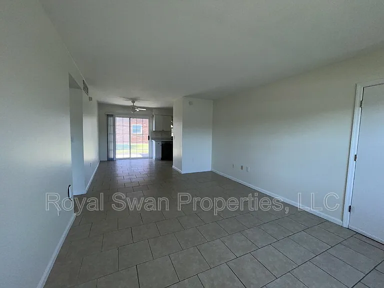 1920 E Edgewood Dr E #N1 — Photo 3