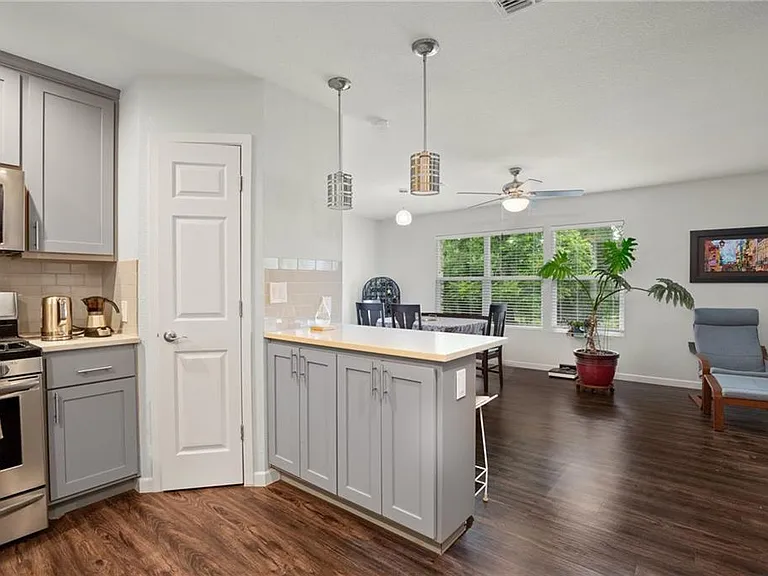 1801 Maple Ave — Photo 3