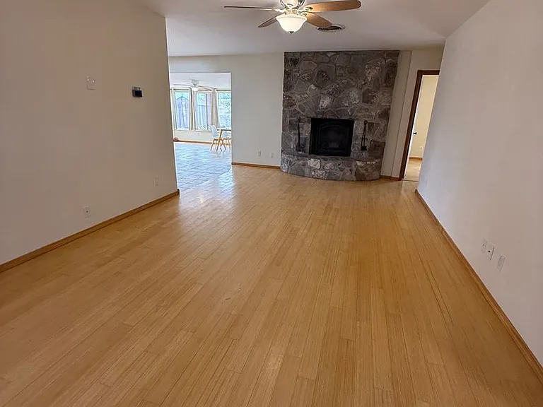 2719 Topley Ave — Photo 6