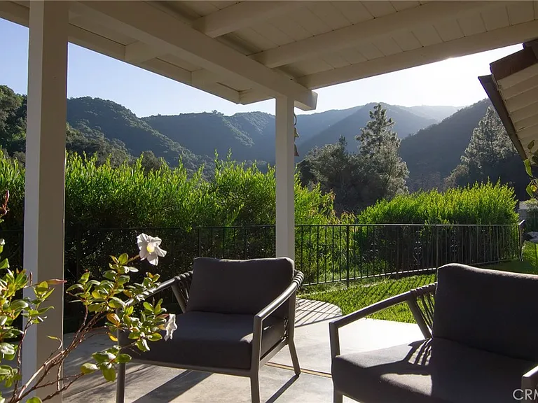 1310 J Lee Cir — Photo 32