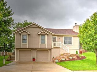 908 Pine Crest Ave, Kearney, MO 64060