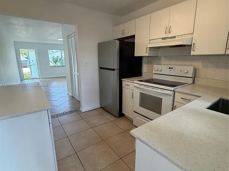 1831 SW 24th St #W — Photo 14