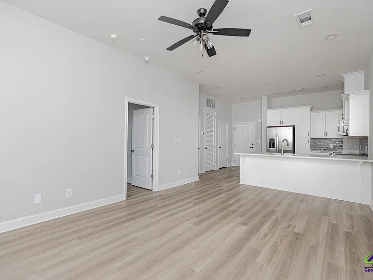 1013 Northside Dr — Photo 33