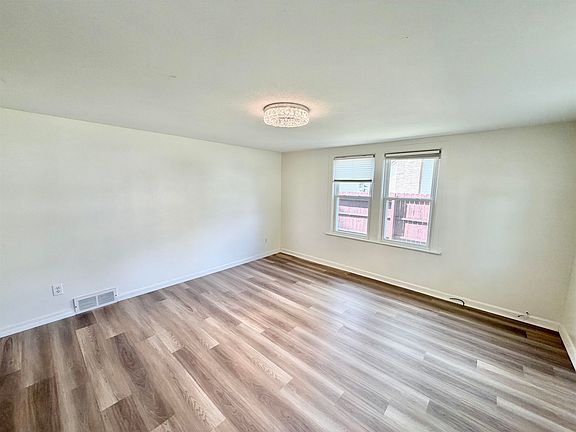 5th image of 216 S Washington St