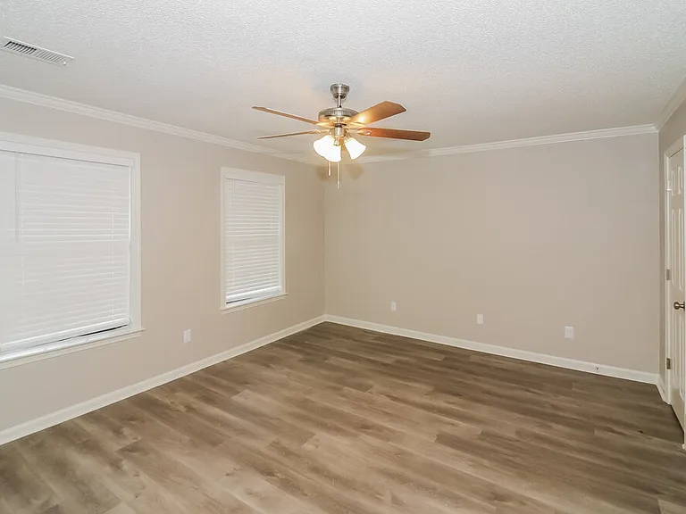 803 Carianne Cv — Photo 10