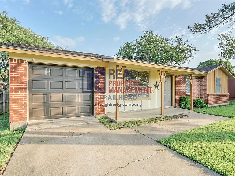 1424 Phillips St — Photo 4