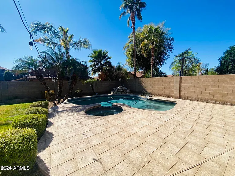 7203 W Irma Ln — Photo 32