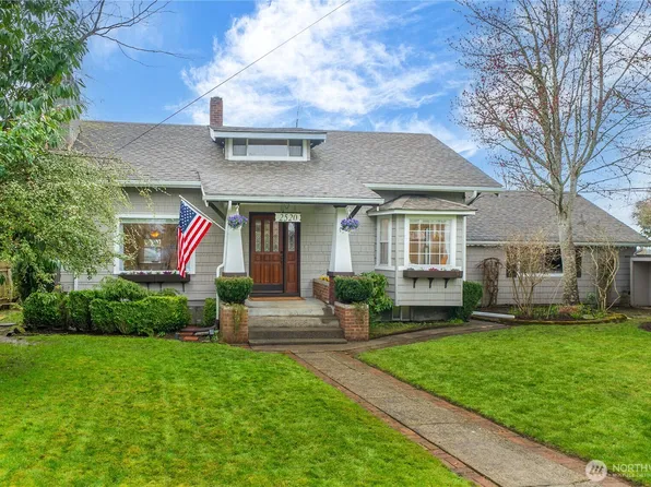 2520 Locust Avenue W, University Place, WA 98466