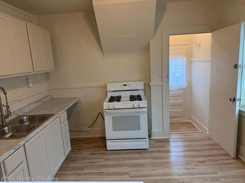12144 Washburn St, photo 12