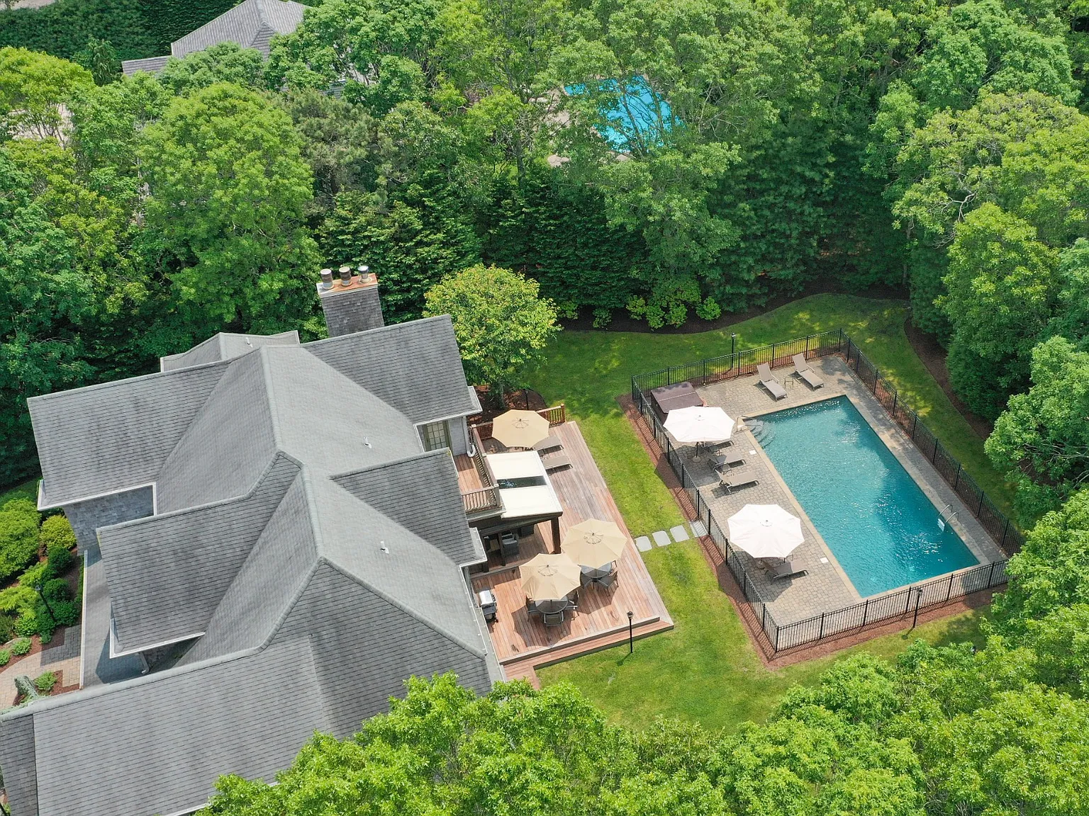 Pristine Quogue 6 Bed Rental With Pool, Tennis & Village Beach — Photo 3